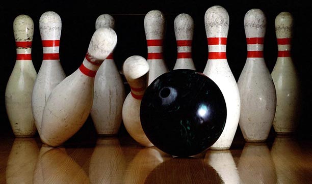 bowling-strike-612